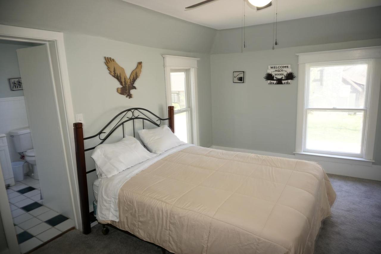 Charlevoix House - The Northside Bed and Breakfast Buitenkant foto